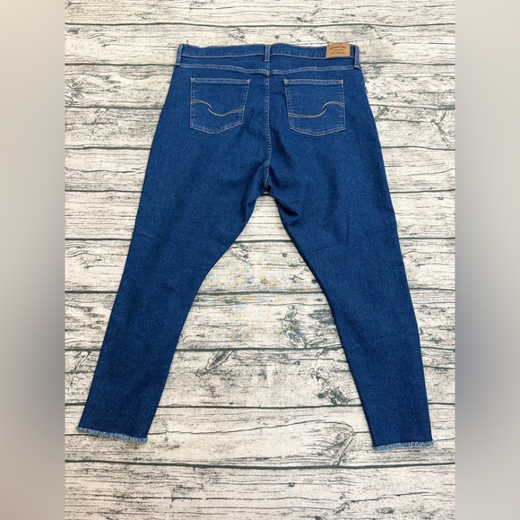 Levi's Women's Heritage High Rise Jeans, Size 20 W35, Distressed Knee, Raw Hem - Picture 7 of 14